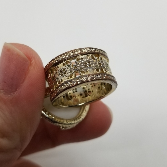 gold tone cocktail ring with white circular inset size 6 - Picture 4 of 5